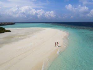 ANANTARA KIHAVAH VILLAS_snorkelling from the beach